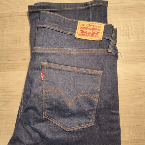 Levi Denim - Levi Slimming Straight blue jean